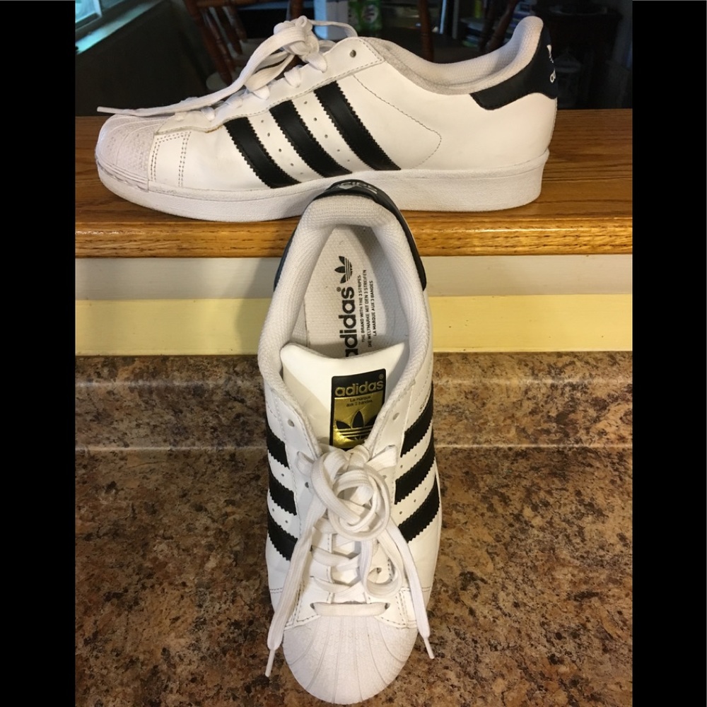 Used Men’s Adidas Superstar Shell Toe Sneakers 9.5